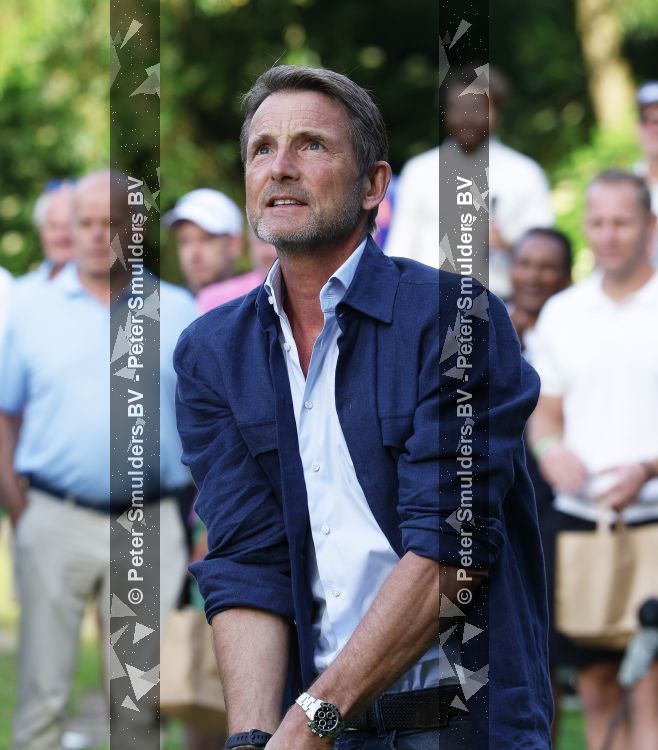 Amsterdam 29 mei 2026
Prins Maurits opent het golftournooi in het Vondelpark met een mooie afslag .