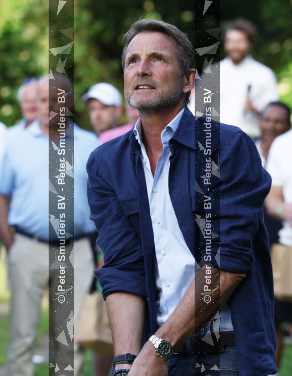 Amsterdam 29 mei 2026
Prins Maurits opent het golftournooi in het Vondelpark met een mooie afslag .
