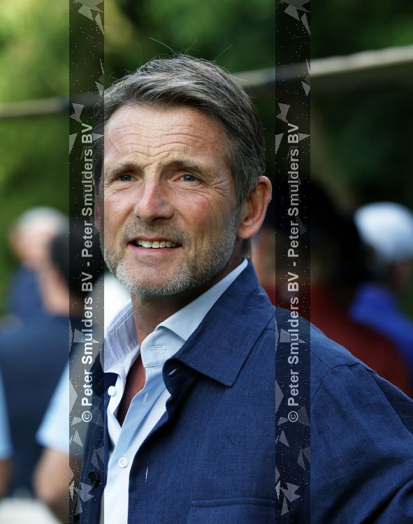 Amsterdam 29 mei 2026
Prins Maurits opent het golftournooi in het Vondelpark met een mooie afslag .