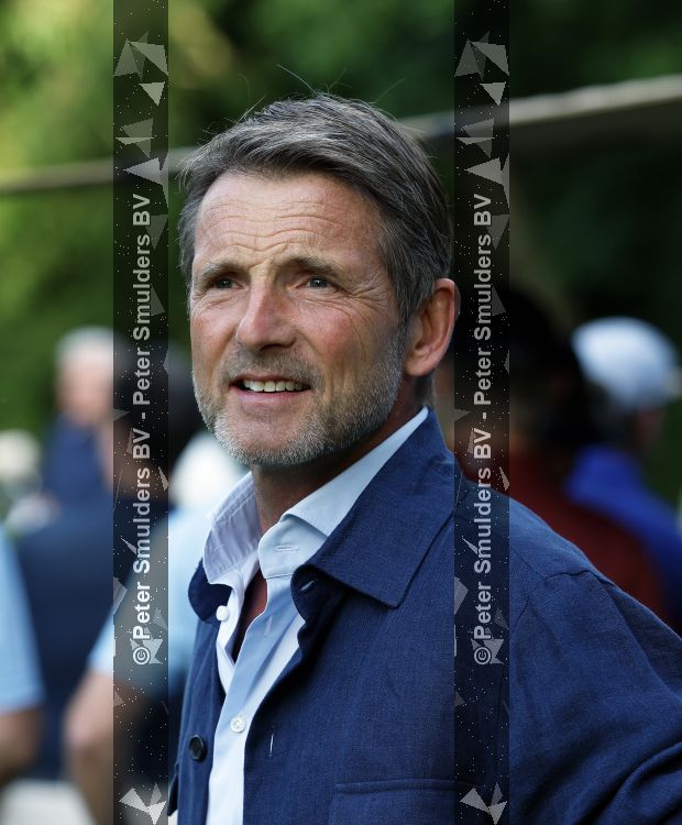 Amsterdam 29 mei 2026
Prins Maurits opent het golftournooi in het Vondelpark met een mooie afslag .