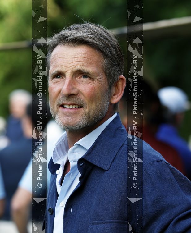 Amsterdam 29 mei 2026
Prins Maurits opent het golftournooi in het Vondelpark met een mooie afslag .