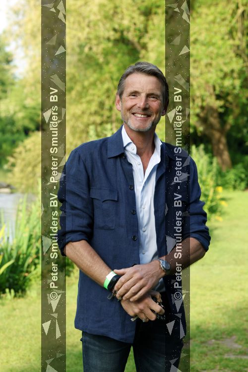 Amsterdam 29 mei 2026
Prins Maurits opent het golftournooi in het Vondelpark met een mooie afslag .