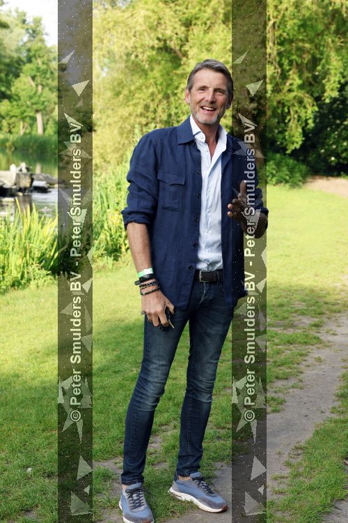 Amsterdam 29 mei 2026
Prins Maurits opent het golftournooi in het Vondelpark met een mooie afslag .