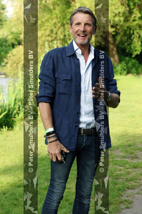 Amsterdam 29 mei 2026
Prins Maurits opent het golftournooi in het Vondelpark met een mooie afslag .