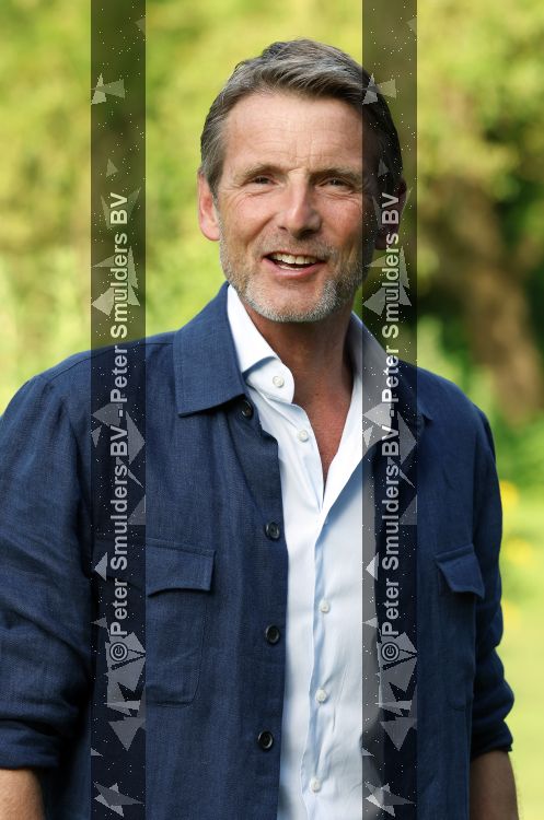 Amsterdam 29 mei 2026
Prins Maurits opent het golftournooi in het Vondelpark met een mooie afslag .