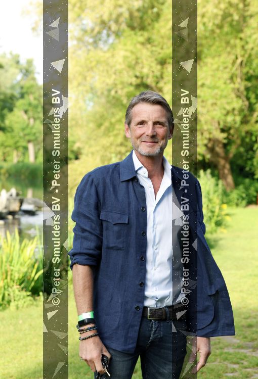 Amsterdam 29 mei 2026
Prins Maurits opent het golftournooi in het Vondelpark met een mooie afslag .