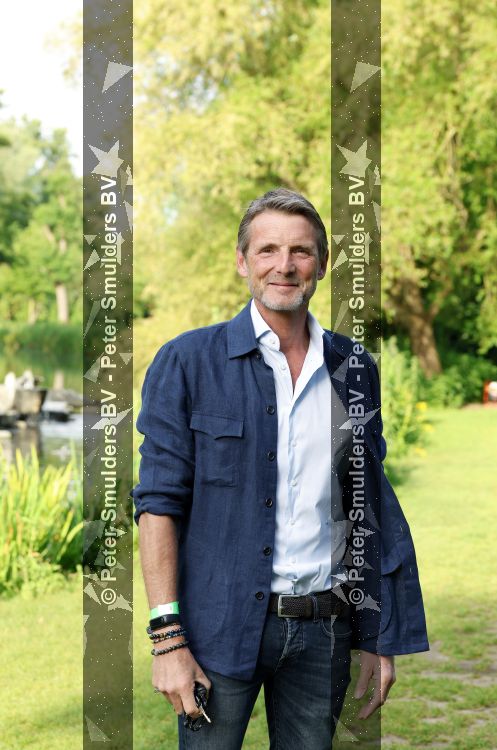 Amsterdam 29 mei 2026
Prins Maurits opent het golftournooi in het Vondelpark met een mooie afslag .