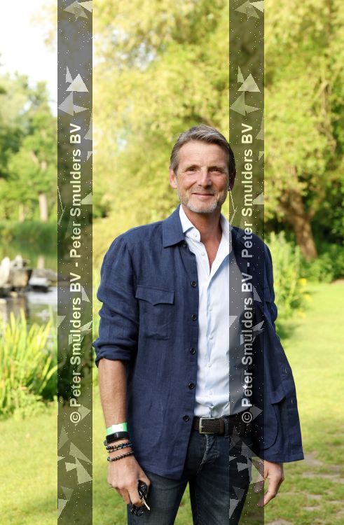 Amsterdam 29 mei 2026
Prins Maurits opent het golftournooi in het Vondelpark met een mooie afslag .