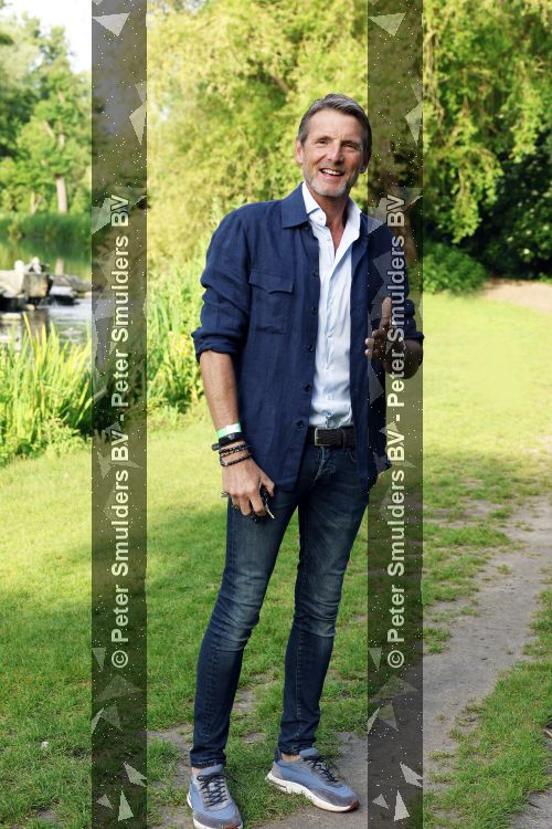 Amsterdam 29 mei 2026
Prins Maurits opent het golftournooi in het Vondelpark met een mooie afslag .