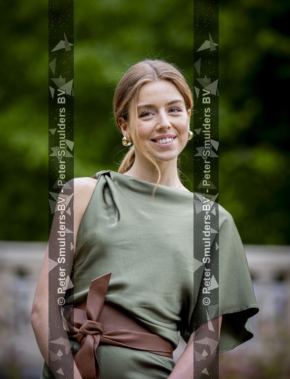 Den Haag 21 mei 2026
Fotouurtje met de koninklijke familie in de Hollandse tuin van Park Clingendael . Aanwezig Koning Willem Alexander Koningin Maxima Prinses Amalia Prinses Alexia en Prinses Ariane . 