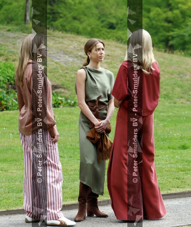 Den Haag 21 mei 2026
Fotouurtje met de koninklijke familie in de Hollandse tuin van Park Clingendael . Aanwezig Koning Willem Alexander Koningin Maxima Prinses Amalia Prinses Alexia en Prinses Ariane . 