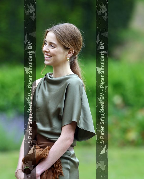 Den Haag 21 mei 2026
Fotouurtje met de koninklijke familie in de Hollandse tuin van Park Clingendael . Aanwezig Koning Willem Alexander Koningin Maxima Prinses Amalia Prinses Alexia en Prinses Ariane . 