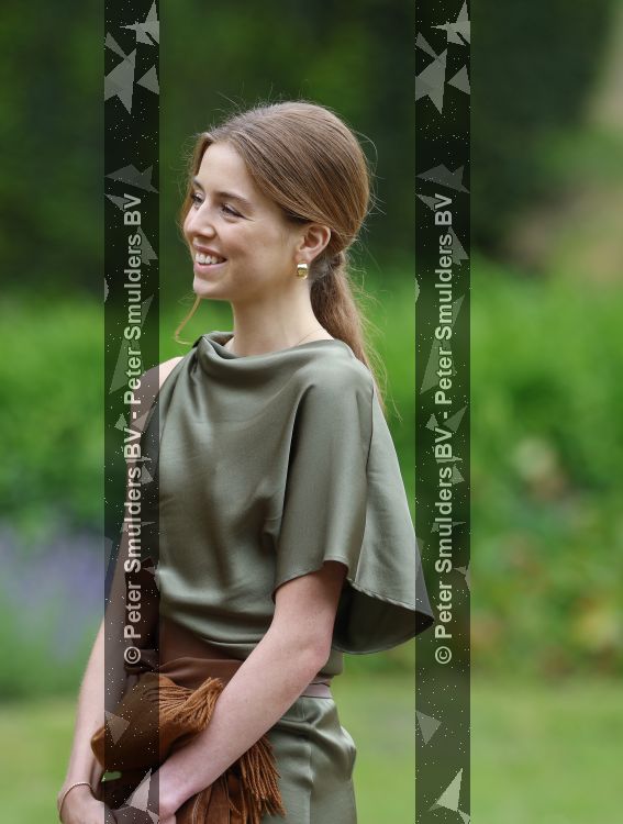 Den Haag 21 mei 2026
Fotouurtje met de koninklijke familie in de Hollandse tuin van Park Clingendael . Aanwezig Koning Willem Alexander Koningin Maxima Prinses Amalia Prinses Alexia en Prinses Ariane . 