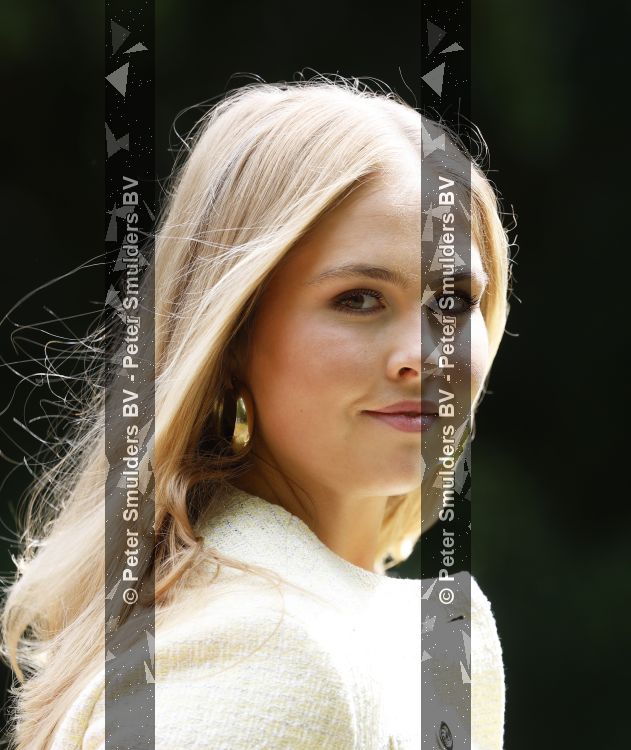 Den Haag 21 mei 2026
Fotouurtje met de koninklijke familie in de Hollandse tuin van Park Clingendael . Aanwezig Koning Willem Alexander Koningin Maxima Prinses Amalia Prinses Alexia en Prinses Ariane . 