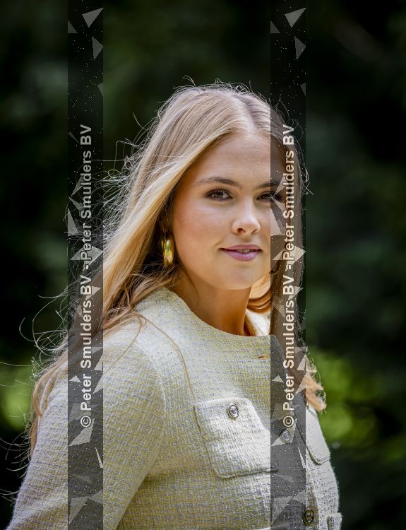 Den Haag 21 mei 2026
Fotouurtje met de koninklijke familie in de Hollandse tuin van Park Clingendael . Aanwezig Koning Willem Alexander Koningin Maxima Prinses Amalia Prinses Alexia en Prinses Ariane . 