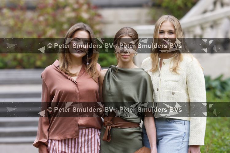 Den Haag 21 mei 2026
Fotouurtje met de koninklijke familie in de Hollandse tuin van Park Clingendael . Aanwezig Koning Willem Alexander Koningin Maxima Prinses Amalia Prinses Alexia en Prinses Ariane . 