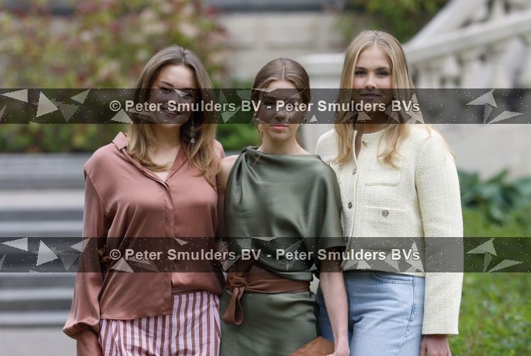 Den Haag 21 mei 2026
Fotouurtje met de koninklijke familie in de Hollandse tuin van Park Clingendael . Aanwezig Koning Willem Alexander Koningin Maxima Prinses Amalia Prinses Alexia en Prinses Ariane . 