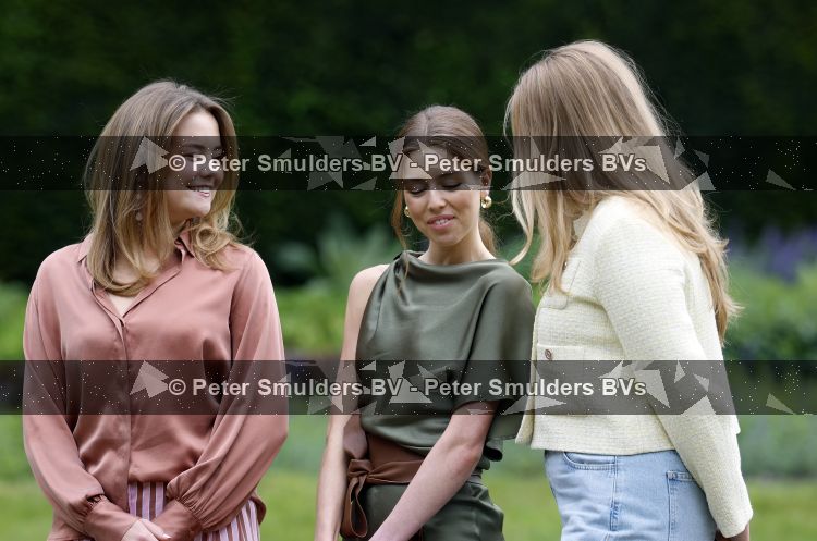 Den Haag 21 mei 2026
Fotouurtje met de koninklijke familie in de Hollandse tuin van Park Clingendael . Aanwezig Koning Willem Alexander Koningin Maxima Prinses Amalia Prinses Alexia en Prinses Ariane . 
