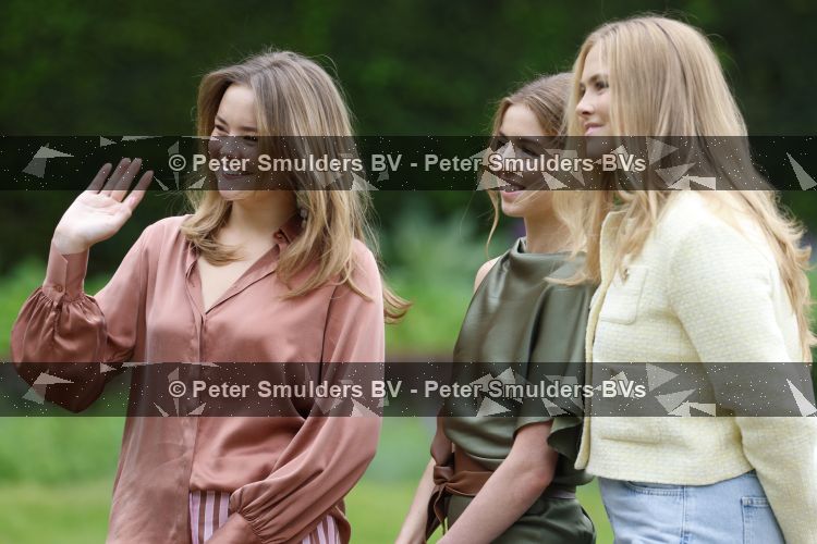 Den Haag 21 mei 2026
Fotouurtje met de koninklijke familie in de Hollandse tuin van Park Clingendael . Aanwezig Koning Willem Alexander Koningin Maxima Prinses Amalia Prinses Alexia en Prinses Ariane . 