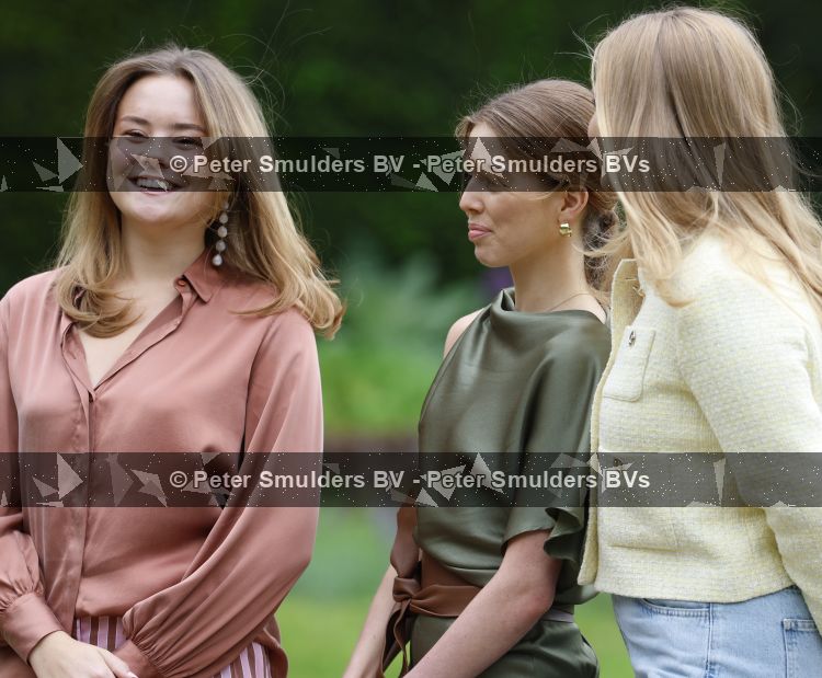 Den Haag 21 mei 2026
Fotouurtje met de koninklijke familie in de Hollandse tuin van Park Clingendael . Aanwezig Koning Willem Alexander Koningin Maxima Prinses Amalia Prinses Alexia en Prinses Ariane . 
