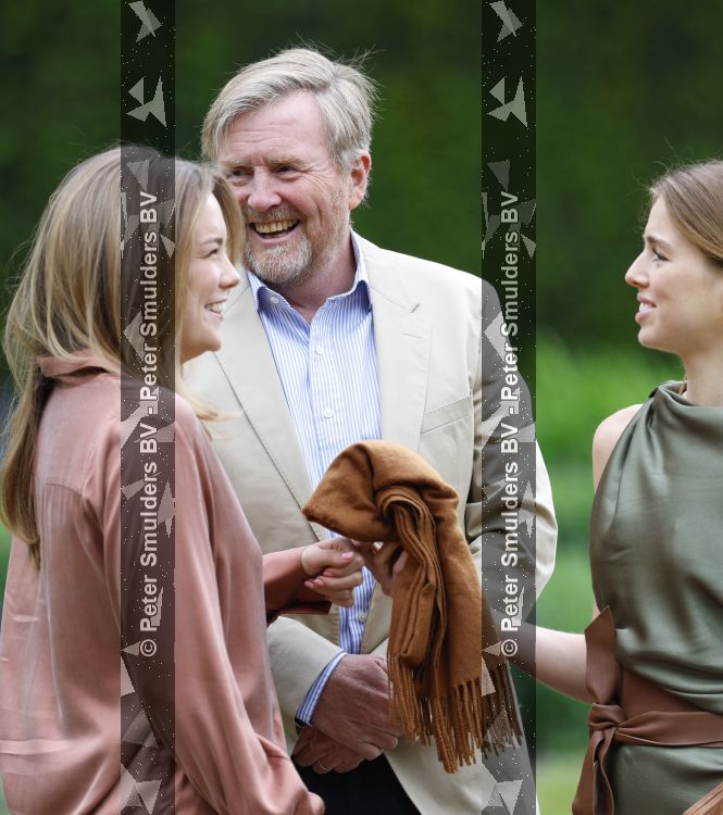 Den Haag 21 mei 2026
Fotouurtje met de koninklijke familie in de Hollandse tuin van Park Clingendael . Aanwezig Koning Willem Alexander Koningin Maxima Prinses Amalia Prinses Alexia en Prinses Ariane . 