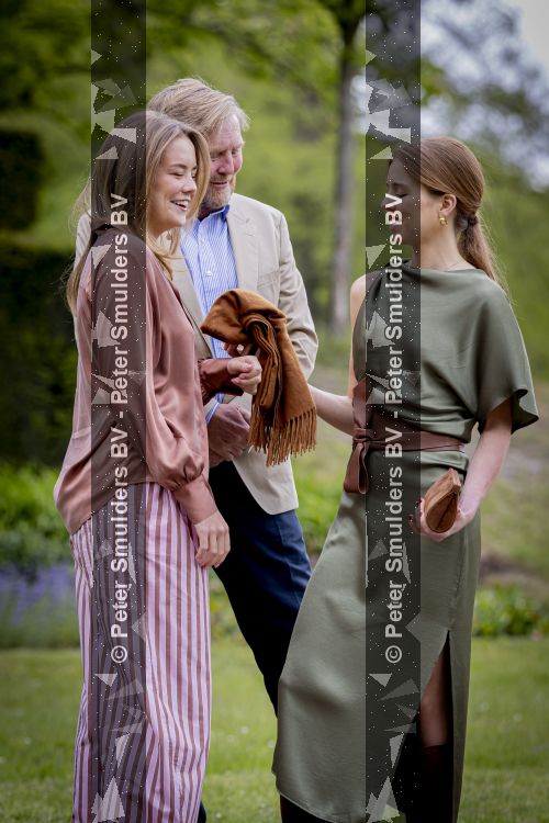 Den Haag 21 mei 2026
Fotouurtje met de koninklijke familie in de Hollandse tuin van Park Clingendael . Aanwezig Koning Willem Alexander Koningin Maxima Prinses Amalia Prinses Alexia en Prinses Ariane . 