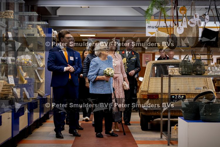 NOORDWOLDE - 20 mei 2026
Prinses Beatrix bezoekt Nationaal Vlechtmuseum ter gelegenheid van het 25 jarig jubileum, 20 Mei 2026. Tijdens het bezoekt onthult de prinses de originele wieg wij zij als baby in heeft gelegen. 