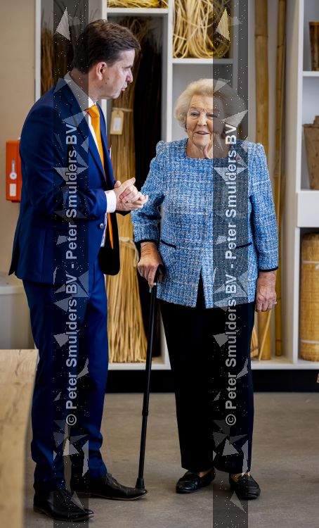 NOORDWOLDE - 20 mei 2026
Prinses Beatrix bezoekt Nationaal Vlechtmuseum ter gelegenheid van het 25 jarig jubileum, 20 Mei 2026. Tijdens het bezoekt onthult de prinses de originele wieg wij zij als baby in heeft gelegen. 
