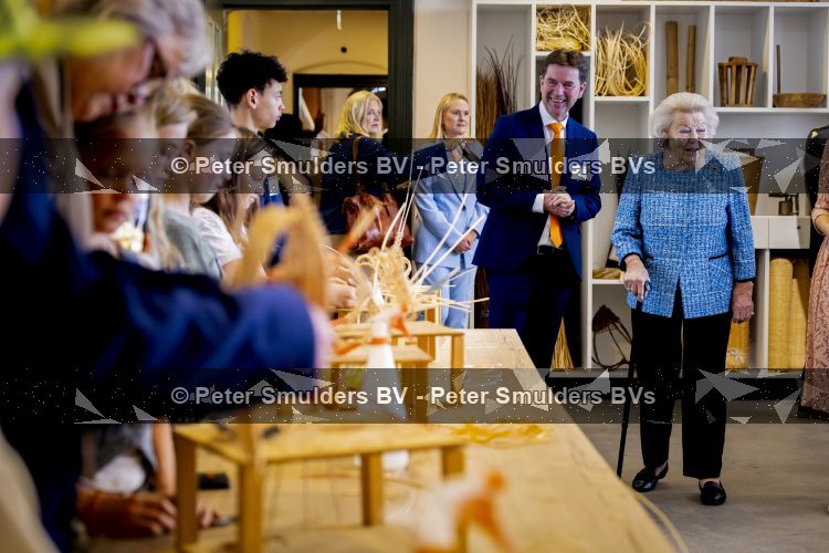 NOORDWOLDE - 20 mei 2026
Prinses Beatrix bezoekt Nationaal Vlechtmuseum ter gelegenheid van het 25 jarig jubileum, 20 Mei 2026. Tijdens het bezoekt onthult de prinses de originele wieg wij zij als baby in heeft gelegen. 