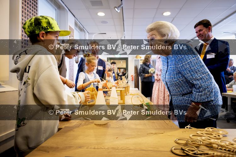 NOORDWOLDE - 20 mei 2026
Prinses Beatrix bezoekt Nationaal Vlechtmuseum ter gelegenheid van het 25 jarig jubileum, 20 Mei 2026. Tijdens het bezoekt onthult de prinses de originele wieg wij zij als baby in heeft gelegen. 