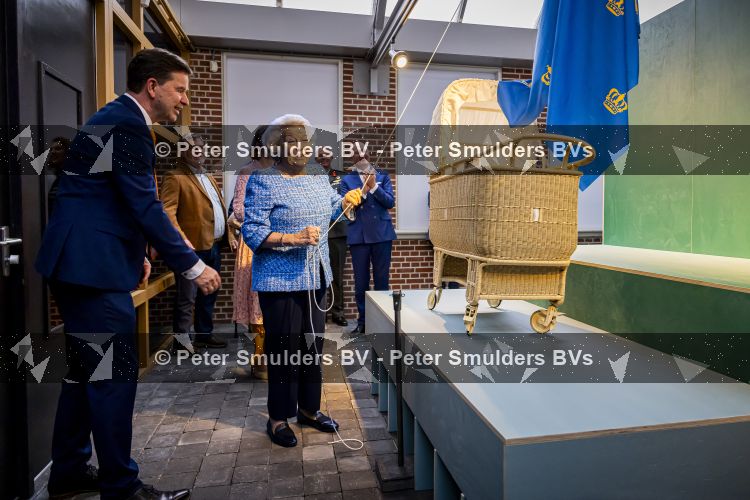 NOORDWOLDE - 20 mei 2026
Prinses Beatrix bezoekt Nationaal Vlechtmuseum ter gelegenheid van het 25 jarig jubileum, 20 Mei 2026. Tijdens het bezoekt onthult de prinses de originele wieg wij zij als baby in heeft gelegen. 