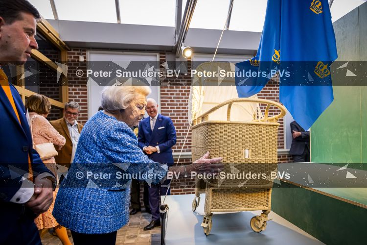 NOORDWOLDE - 20 mei 2026
Prinses Beatrix bezoekt Nationaal Vlechtmuseum ter gelegenheid van het 25 jarig jubileum, 20 Mei 2026. Tijdens het bezoekt onthult de prinses de originele wieg wij zij als baby in heeft gelegen. 