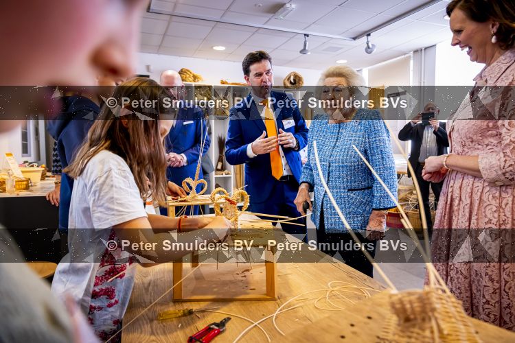 NOORDWOLDE - 20 mei 2026
Prinses Beatrix bezoekt Nationaal Vlechtmuseum ter gelegenheid van het 25 jarig jubileum, 20 Mei 2026. Tijdens het bezoekt onthult de prinses de originele wieg wij zij als baby in heeft gelegen. 
