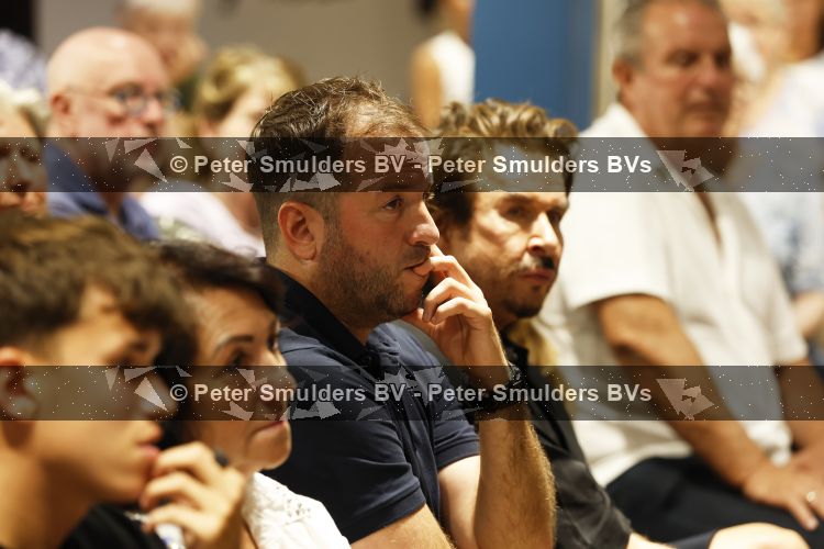 Den Haag 10 juli 2026
Boekpresentatie Estevana Polman bij boekenwinkel Paagman . Eva Jinek interviewt haar . Rafael v d Vaart 
