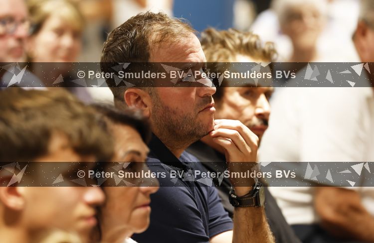 Den Haag 10 juli 2026
Boekpresentatie Estevana Polman bij boekenwinkel Paagman . Eva Jinek interviewt haar . Rafael v d Vaart 