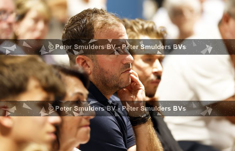 Den Haag 10 juli 2026
Boekpresentatie Estevana Polman bij boekenwinkel Paagman . Eva Jinek interviewt haar . Rafael v d Vaart 