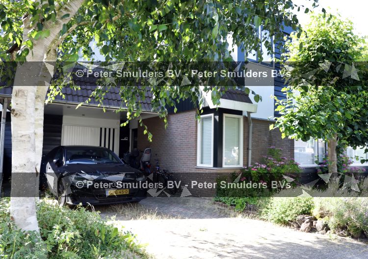 Houten 4 juli 2026
Renze Klamer brengt op de fiets zijn dochter weg . Daarna gaat hij met zijn zoon naar de stort in Houten . Zijn Huis 