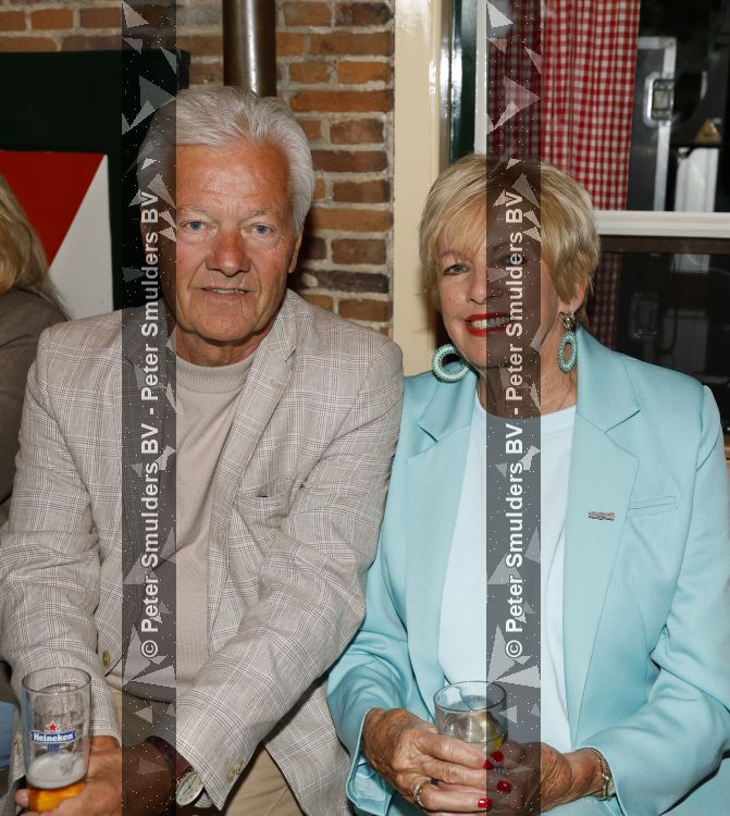 Laren 13 mei 2026
Imca Marina viert haar 85e verjaardag bij het bonte Paard in Laren . Ria Valk met partner
