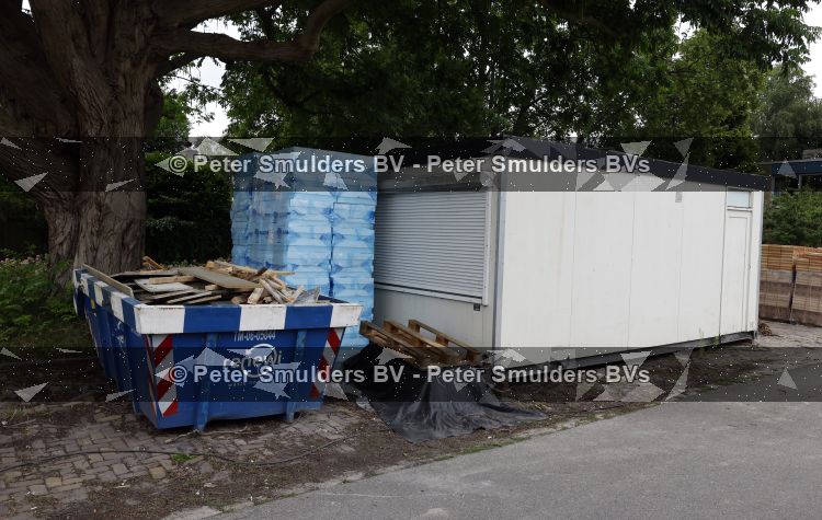 Amsterdam 8 juli 2026
Rico Verhoeven is een nieuw huis / villa aan het water aan het bouwen . De boot ligt in de tuin