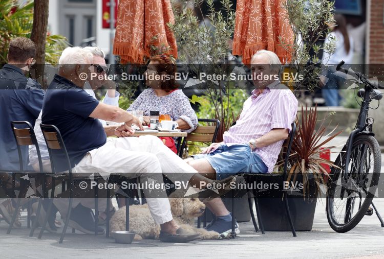 Amsterdam 3 juli 2026
Maarten Spanjer en Rijk de Gooyer jr op terras in Amsterdam zuid.