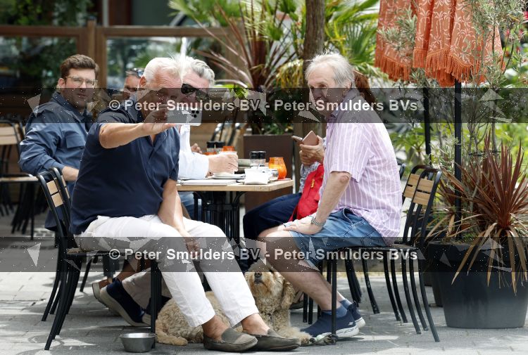 Amsterdam 3 juli 2026
Maarten Spanjer en Rijk de Gooyer jr op terras in Amsterdam zuid.
