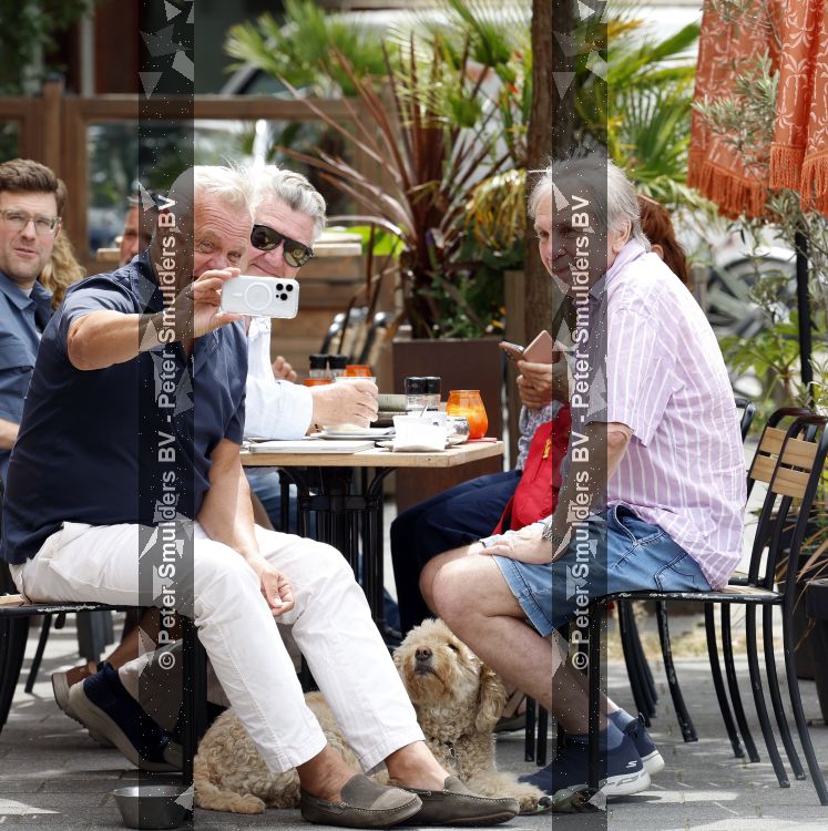 Amsterdam 3 juli 2026
Maarten Spanjer en Rijk de Gooyer jr op terras in Amsterdam zuid.