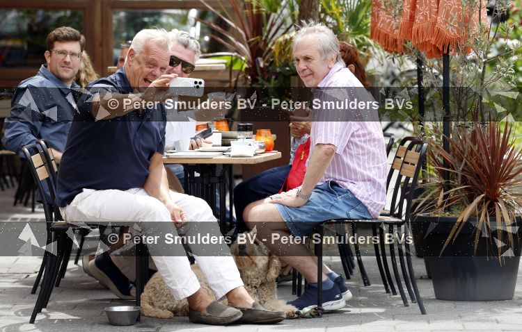 Amsterdam 3 juli 2026
Maarten Spanjer en Rijk de Gooyer jr op terras in Amsterdam zuid.