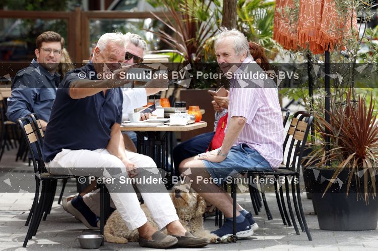 Amsterdam 3 juli 2026
Maarten Spanjer en Rijk de Gooyer jr op terras in Amsterdam zuid.
