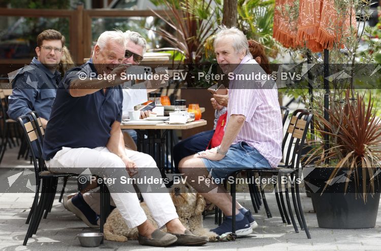 Amsterdam 3 juli 2026
Maarten Spanjer en Rijk de Gooyer jr op terras in Amsterdam zuid.