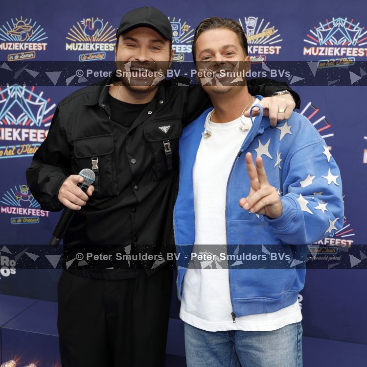 Zwolle 8 juli 2026
Muziekfeest op het Plein.  Maradonnie en Robert v Hemert