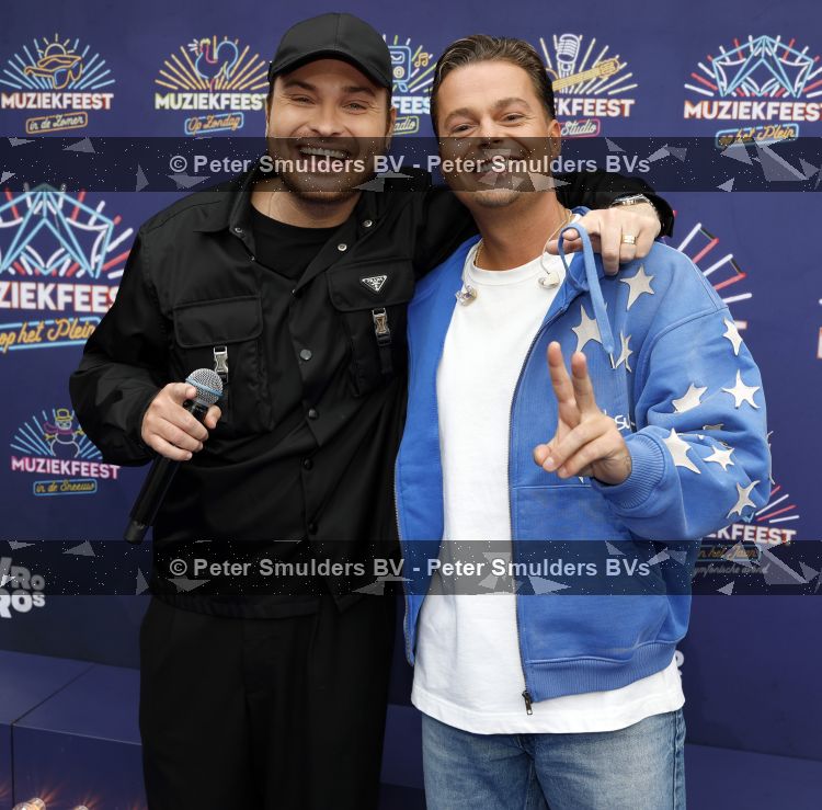 Zwolle 8 juli 2026
Muziekfeest op het Plein.  Maradonnie en Robert v Hemert