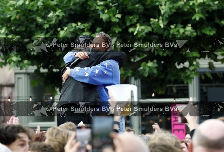 Zwolle 8 juli 2026
Muziekfeest op het Plein. Robert v Hemert en Maradonnie