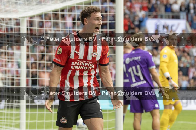 Eindhoven, 23 augustus 2026
Vriendenloterij Eredivisie
PSV - FC Groningen eindstand 5-1
Ruben v Bommel

Foto Carlo van Hout