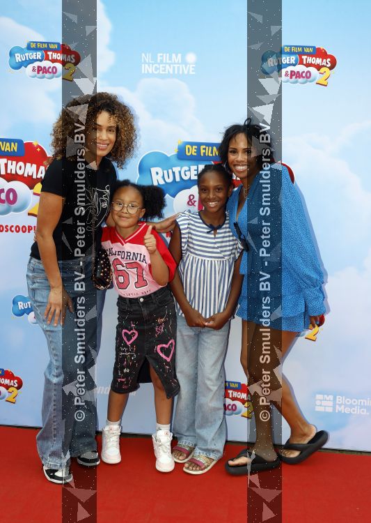 Amsterdam 31 mei 2026
Premiere Rutger Thomas en Paco 2 in Pathe Arena . Sharon Doorson met dochter